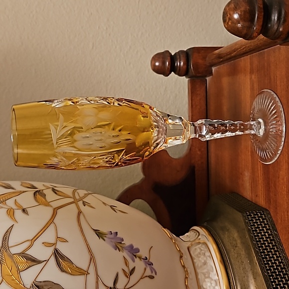 Champagne Flute Cut to Clear Grape Leaf Pattern Thumb Print Stem Wine Glass - Picture 2 of 16